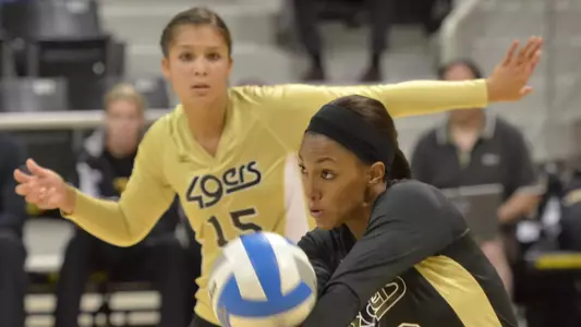 8/20/11 - Janisa Johnson (10) of the Long Beach State Women's Volleyball team as they play UMBC during the Long Beach State Mizuno Invitational at the Pyramid.
Long Beach went on to win 3-0.
Photos by Steven Georges/Long Beach State