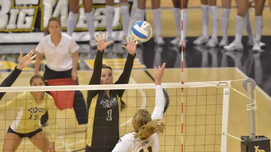8/20/11 - Long Beach State Women's Volleyball team plays UMBC during the Long Beach State Mizuno Invitational at the Pyramid.
Photos by Steven Georges/Long Beach State