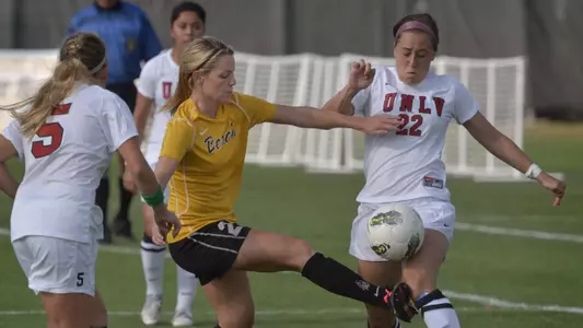 9/23//11 - Nicole Sweetman (26) of the Long Beach State Women's Soccer team in Long Beach.
Photo by Steven Georges/Long Beach State