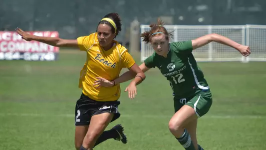 Junior Nadia Link was named the Big West Offensive Player of the Week and was selected to the TopDrawerSoccer.com Team of the Week.<br><i>(Photo by Steven Georges)</i>