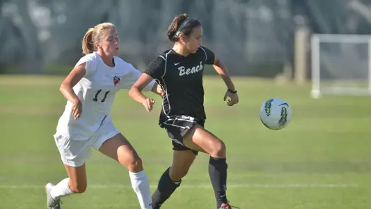 9/2//11 - Nadia Link (12) of the Long Beach State Women's Soccer team at LBSU.
Photo by Steven Georges/Long Beach State