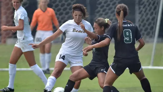 9/4/11 - Kassidy Hause (14) of Long Beach State Women's Soccer in a match against Hawaii at Long Beach.Photo by Steven Georges/Long Beach State