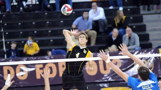 Sophomore Taylor Crabb had 15 kills and 14 digs in a 3-1 loss at No. 10 Pepperdine on Saturday.