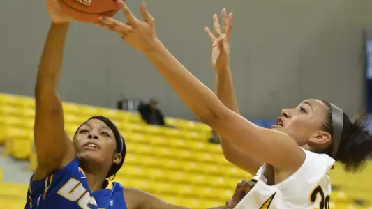 1/19/12 - Devin Hudson (32) of the Long Beach State Women's Basketball team.
Photo by Steven Georges/LBSU