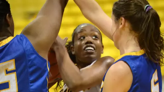 1/19/12 - Jhakia McDonald (5) of the Long Beach State Women's Basketball team.
Photo by Steven Georges/LBSU