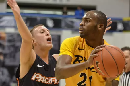 1/14/12 - Larry Anderson (21) of the Long Beach State Men's Basketball team.  (Photo by Steven Georges/LBSU)