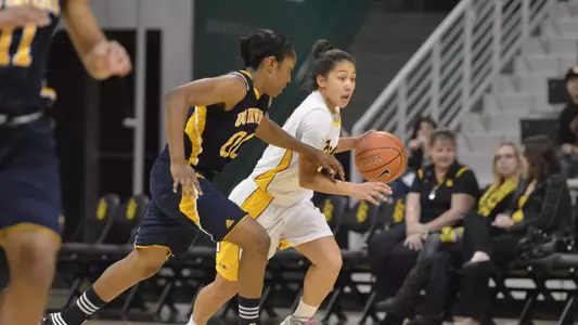 Hallie Meneses (11) of the Long Beach State Women's Basketball team.
Photo by Steven Georges/LBSU