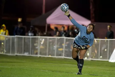 2012_10_20_Meyers_Marrina_vs_UCI_01