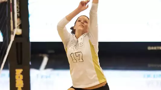 Setter Tara Roenicke finished with her fourth straight double-double and a career high eight kills.