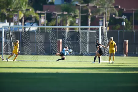 2012_10_28_Meyers_Marrina_vs_CSUN_01