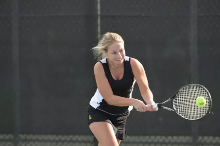 Sophomore Karolina Rozenberg advanced to the Flight B singles finals Saturday.