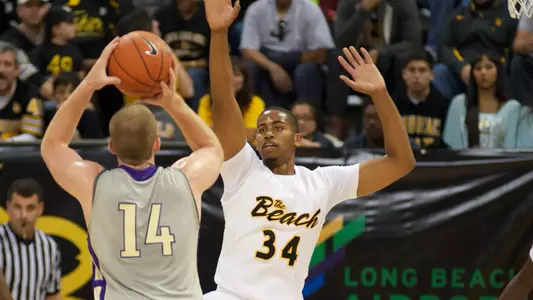 Kyle Richardson closes out against North Alabama on Saturday, Nov. 10 at the Walter Pyramid.