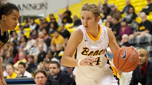 Lauren Spargo in the game against Iona at the Walter Pyramid on Sun., Nov. 11, 2012.