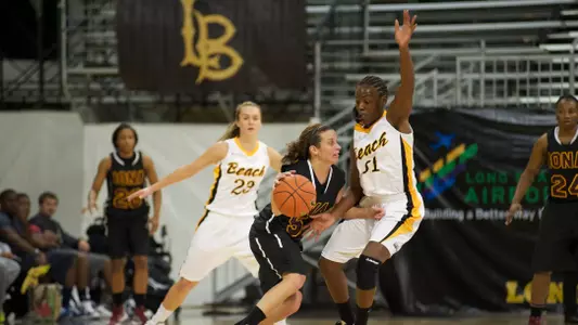 Chantel Dooley in the game against Iona at the Walter Pyramid on Sun., Nov. 11, 2012.