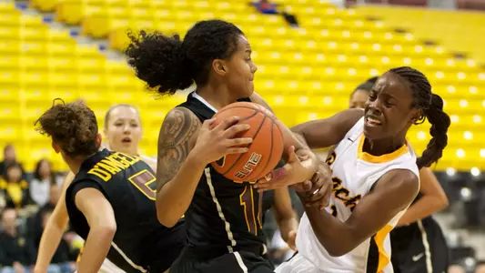 Chantel Dooley in the game against Iona at the Walter Pyramid on Sun., Nov. 11, 2012.