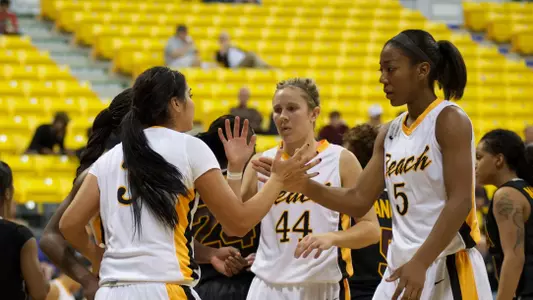 The 49ers in the game against Iona at the Walter Pyramid on Sun., Nov. 11, 2012.