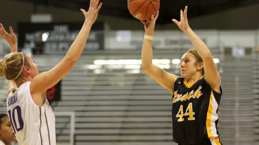 Lauren Spargo in the non-conference match against Washington at the Walter Pyramid, Long Beach, Calif. Sun., Nov. 18, 2012.