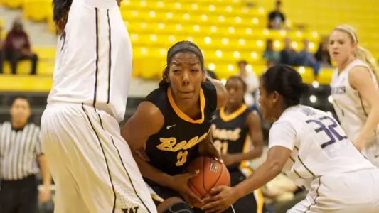 Jade Wilson in the non-conference match against Washington at the Walter Pyramid, Long Beach, Calif. Sun., Nov. 18, 2012.