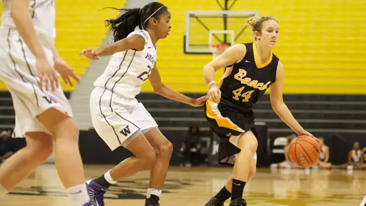 Lauren Spargo in the non-conference match against Washington at the Walter Pyramid, Long Beach, Calif. Sun., Nov. 18, 2012.
