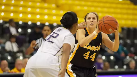 Lauren Spargo in the non-conference match against Washington at the Walter Pyramid, Long Beach, Calif. Sun., Nov. 18, 2012.