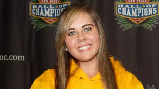 Savannah Knox signed a National Letter of Intent to join the LBSU women's golf team next year.