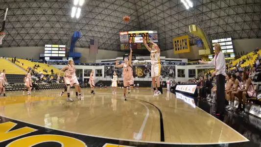 2/28/12 - Lauren Spargo (44) of the Long Beach Wonen's Basketball team.
Photo by Steven Georges/LBSU