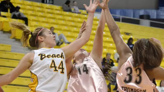 2/28/12 - Lauren Spargo (44) of the Long Beach Wonen's Basketball team.
Photo by Steven Georges/LBSU