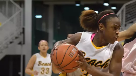 2/28/12 - Chantel Dooley (31) of the Long Beach Wonen's Basketball team.
Photo by Steven Georges/LBSU