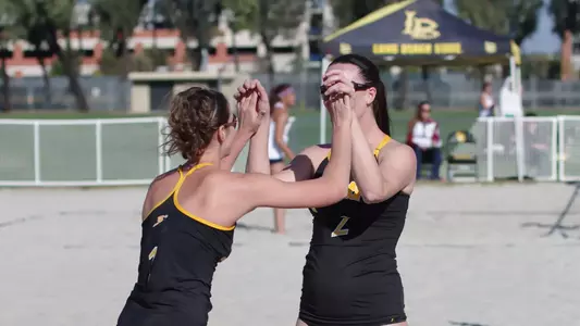 Caitlin Ledoux and Tara Roenicke had two wins for the 49ers on Friday.