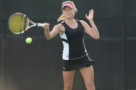 Anna Jeczmionka had a singles win in her return to the linuep on Friday.