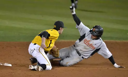 3/6/12 - Matt Duffy (10) of the Long Beach State Dirtbags makes the tag for the out at second base.
Photo by Steven Georges/LBSU
LBSU Photo Archive
www.StevenGeorges.com/LBSU