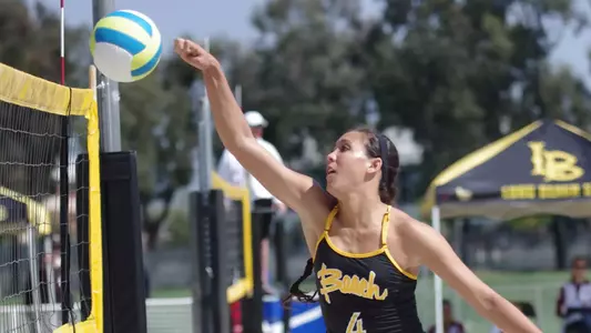 Libby Fontanilla and Haleigh Hampton will join Ledoux and Roenicke in the pairs championship.