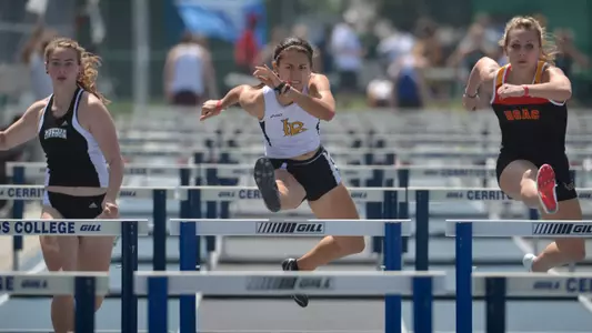 4/21/12 - Aiyana Welsh Photo by Steven Georges/LBSU