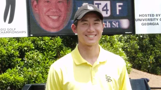 Junior Philip Chian prepares for the NCAA Championship at Riviera Country Club in Pacific Palisades. (Photo by Mickey Yokoi/LBSU)