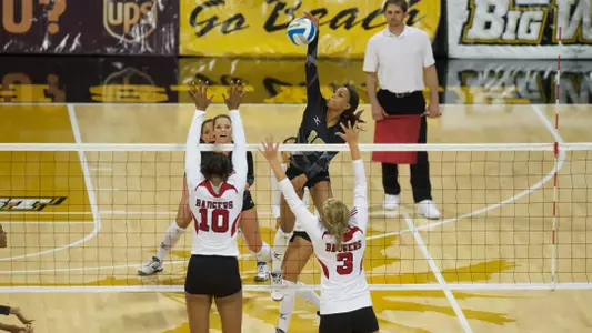 Janisa Johnson finished with 12 kills and 19 digs in the loss to UNI.