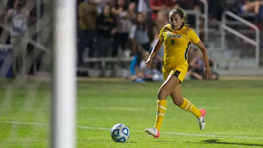 Freshman Elizabeth Lyons scored the game-winning goal in the second half of a 1-0 victory over San Diego.