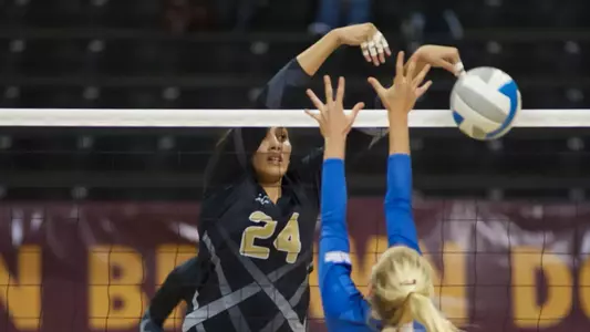 Alma Serna had 11 kills with no errors for the 49ers.