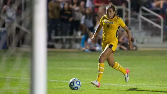 Elizabeth Lyons in the non-conference match against San Diego at George Allen Field, Long Beach, Calif., Fri., Sept. 21, 2012.