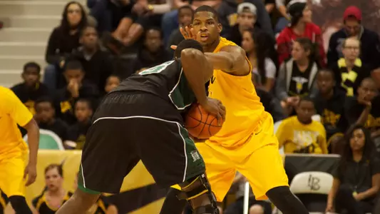 Dan Jennings in the Big West Conference match against Hawaii at the Walter Pyramid, Long Beach, Calif., Sat., Jan. 12, 2013.