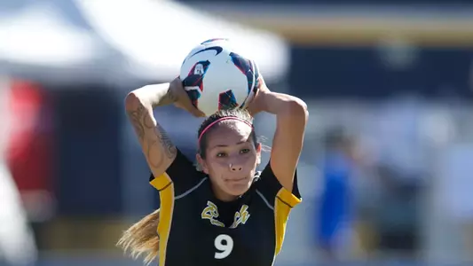 Elizabeth Lyons. (Photo by John Fajardo)