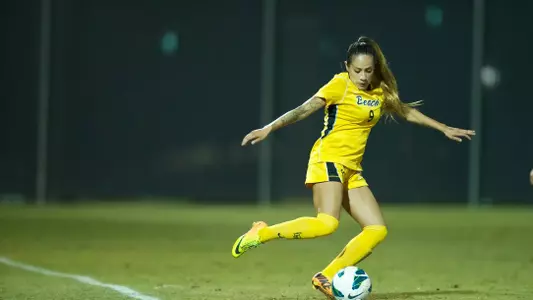 Sophomore Elizabeth Lyons had a game-high tying three shots in a 1-0 loss at Cal State Northridge.<br><i>(Photo by John Fajardo)</i>
