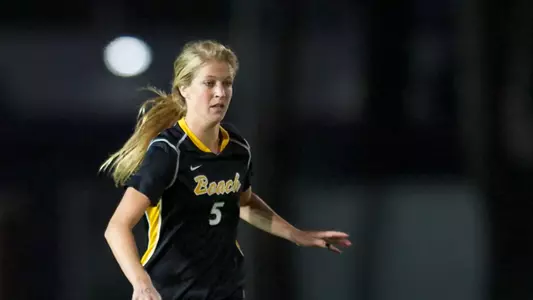 Junior Taylor Nelson scored the game-winner in a 2-1 victory at UC Santa Barbara on Sunday.