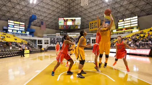 Junior Lauren Spargo had a career-high 19 points and eight rebounds in a 74-61 win over Pepperdine on Saturday.