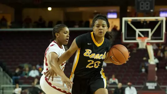Freshman Raven Benton scored a career-high 26 points in a loss at Pac-12 foe USC on Saturday.