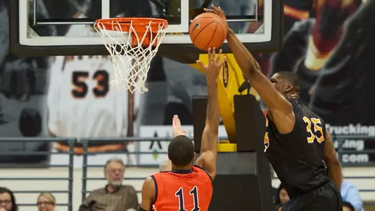 Dan Jennings in the Big West Conference match against Fullerton at the Walter Pyramid, Long Beach, Calif., Wed., Feb. 13, 2013.