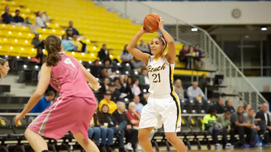 Gabby Kaiser in the Big West Conference match against Northridge at the Walter Pyramid, Long Beach, Calif., Sat., Feb. 9, 2013.