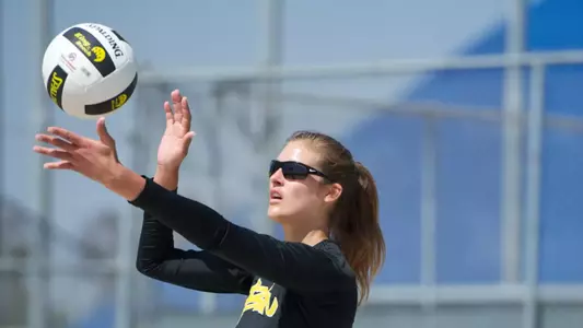 Jocelyn Neely had three third-set aces in a win with Lauren Minkel.