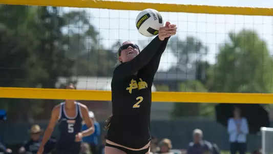 Caitlin Ledoux's outstanding final set carried the 49ers to a 4-1 victory.