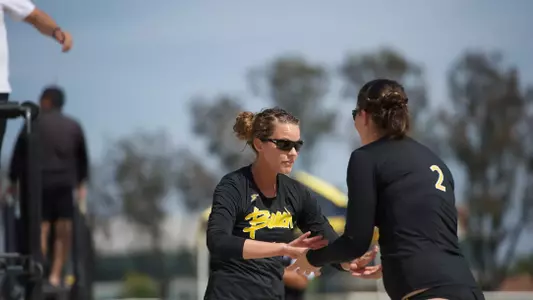 Tara Roenicke, Caitlin Ledoux