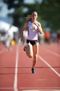 Sophomore Emily Cooper was an automatic qualifier into the 200m quarterfinals as she finished third in her heat.